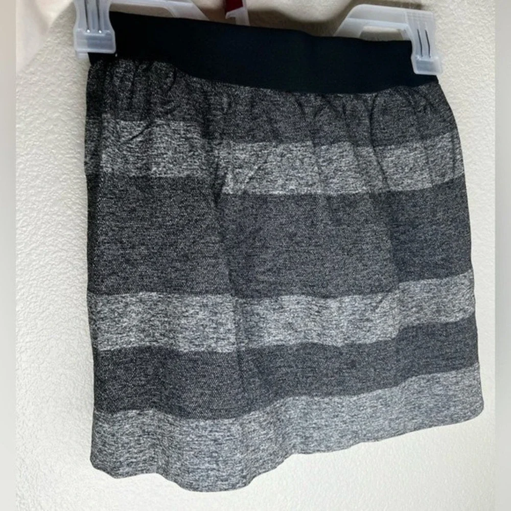 Nike Women's Elastic Waist Grey Striped Lined Tennis Skirt/Skort sz S Activewear